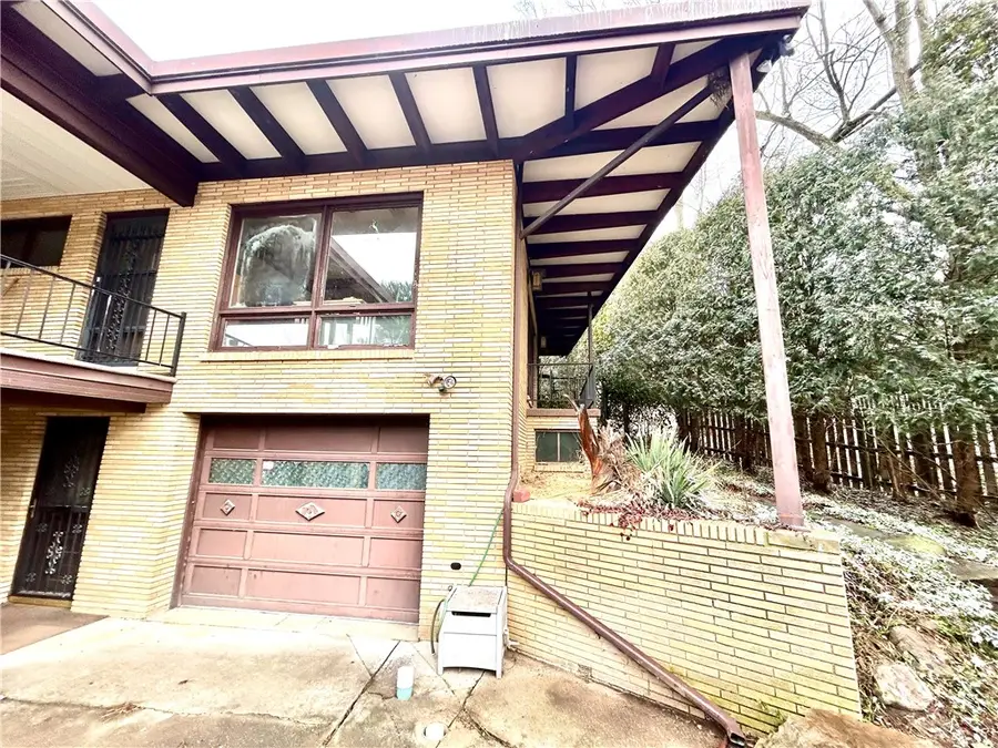 107 Rockwell Dr, Hempfield Township, PA 15644 - Image #2