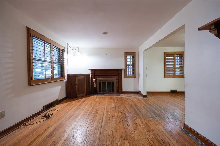 155 Delano Dr, Pleasant Hills, PA 15236 - Image #3