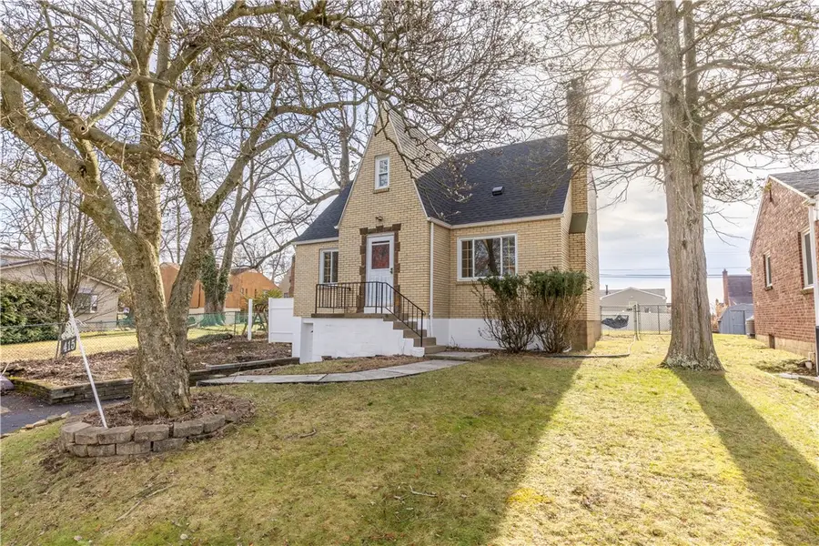 415 Charlotte Dr, Baldwin, PA 15236 - Image #2