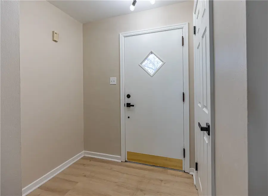 415 Charlotte Dr, Baldwin, PA 15236 - Image #3