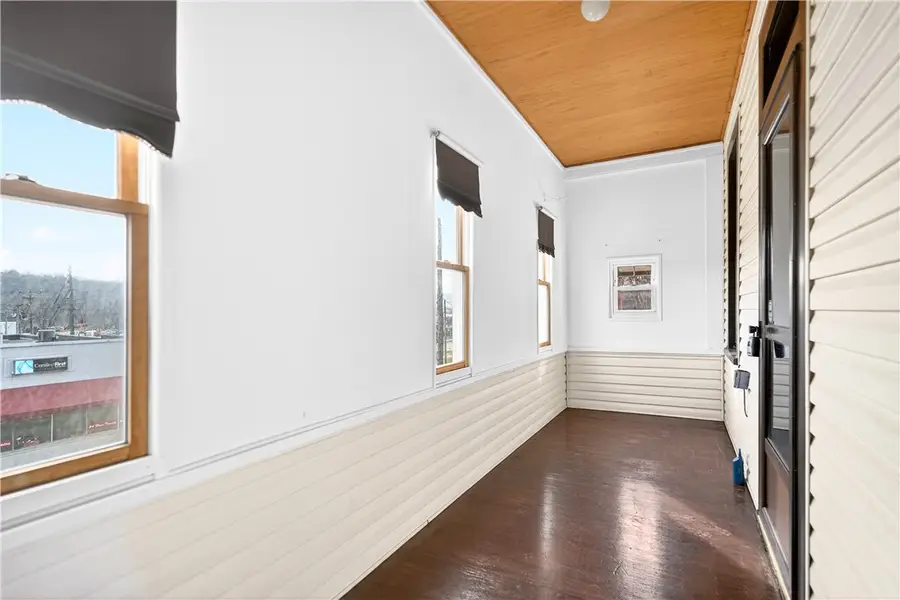 422 W 7th Ave, Tarentum, PA 15084 - Image #3