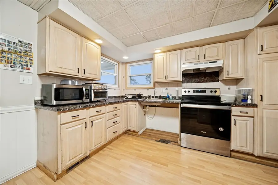 10885 Carlson Dr, Irwin, PA 15642 - #3