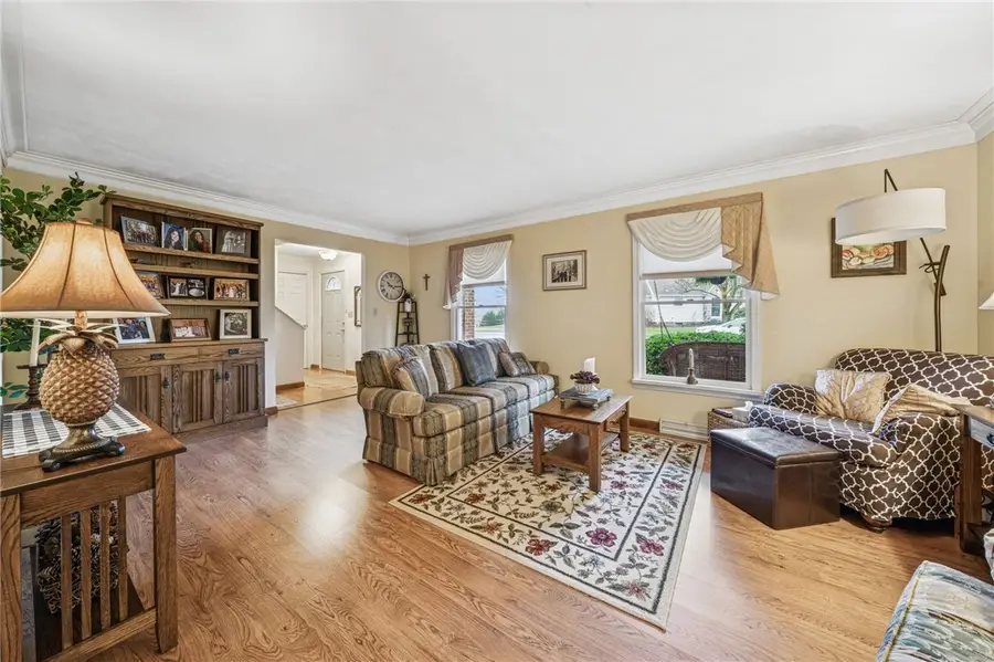 4 Dartmouth Dr, Hempfield, PA 15601 - Image #2