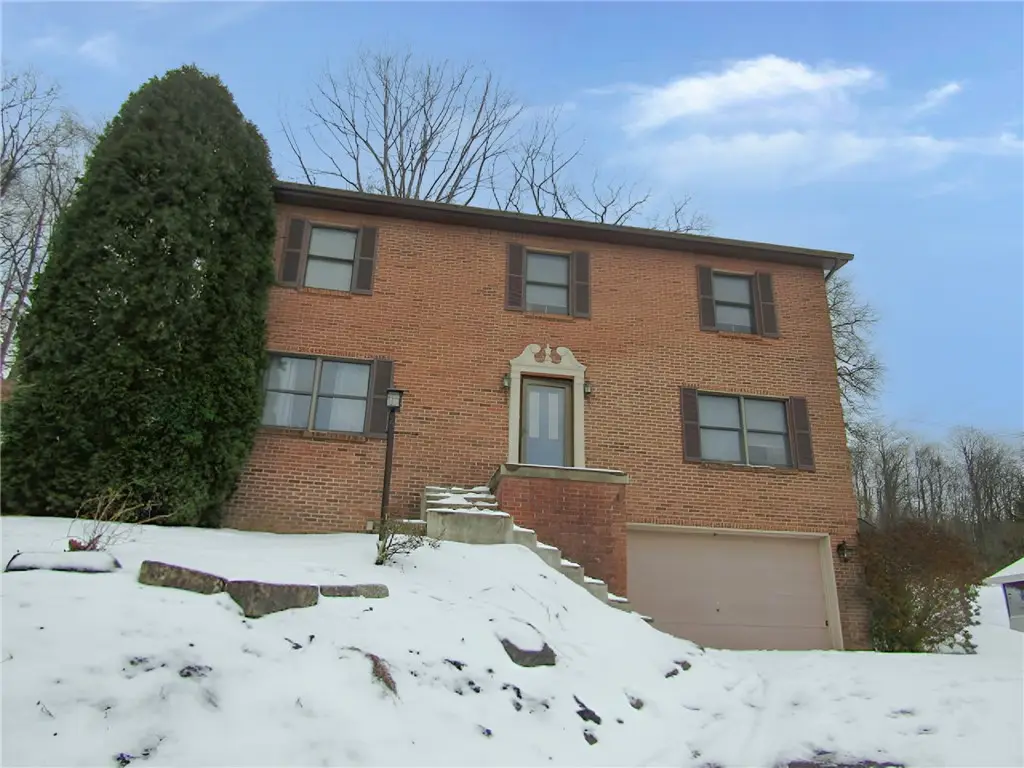 165 Oakdale Dr, Zelienople, PA 16063 - Image #1