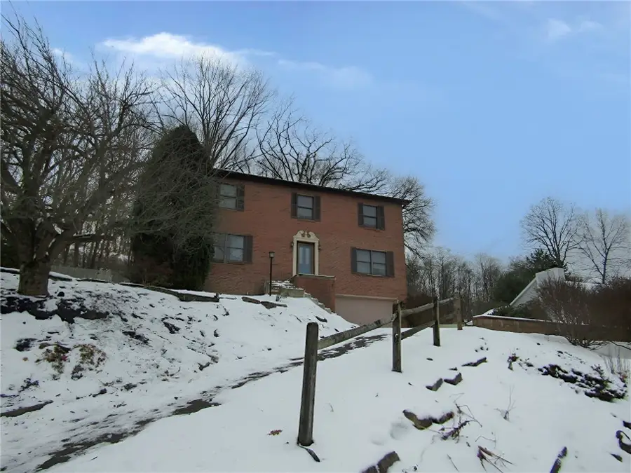 165 Oakdale Dr, Zelienople, PA 16063 - Image #2