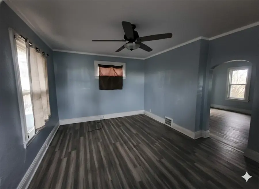 703 French St, Farrell, PA 16121 - Image #2