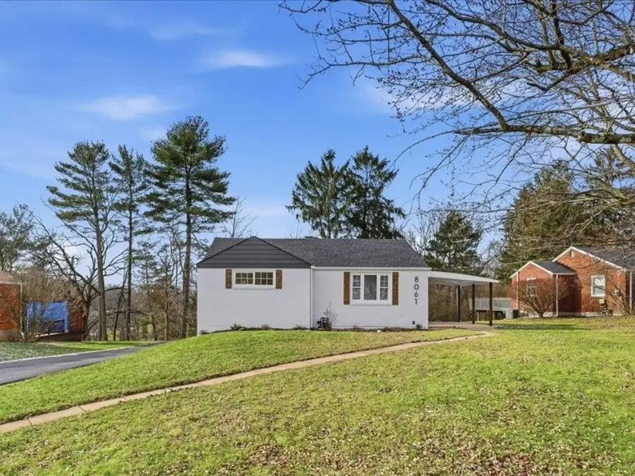 8061 Lindisfarne Dr, McCandless, PA 15237 - Image #2