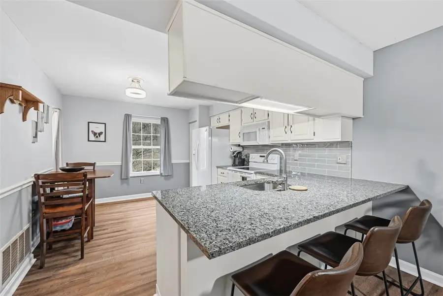 424 Redwood Ct, Ross Township, PA 15202 - Image #3