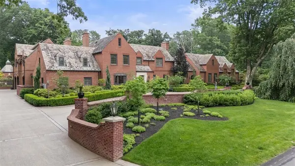 1909 Highgate Rd, Upper St Clair, PA 15241