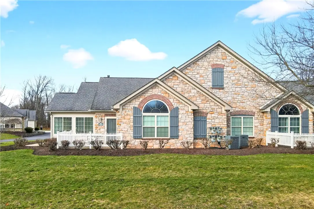 542 Fair Meadow Dr, Chartiers, PA 15301 - Image #1