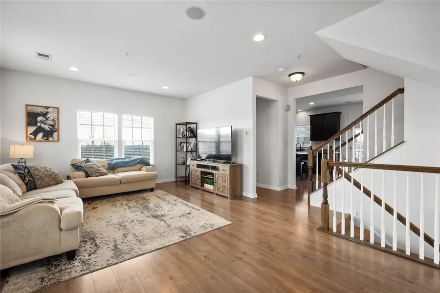 366 Sunrise Drive, Carnegie, PA 15106 - Image #3