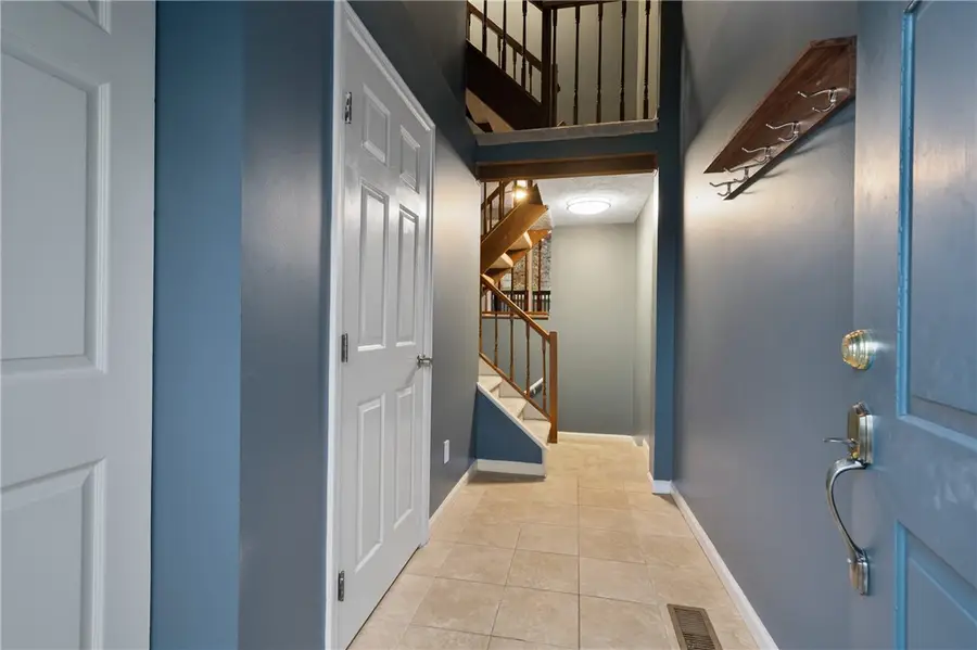 299 Murrays Ln, Castle Shannon, PA 15234 - Image #2