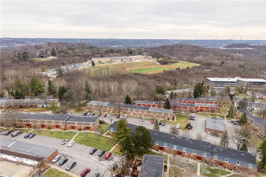 139 Community Ct, Pennsbury Village, PA 15205 - Image #2