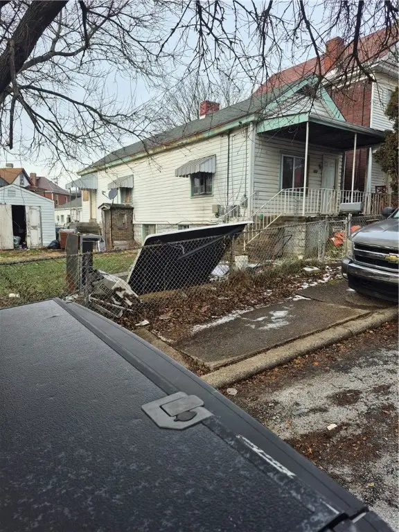 822 Lamont St, Stowe, PA 15136 - Image #1