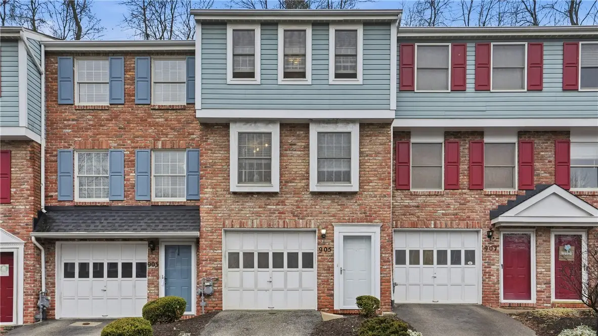 905 Timberidge Dr, Bethel Park, PA 15102 - Image #1