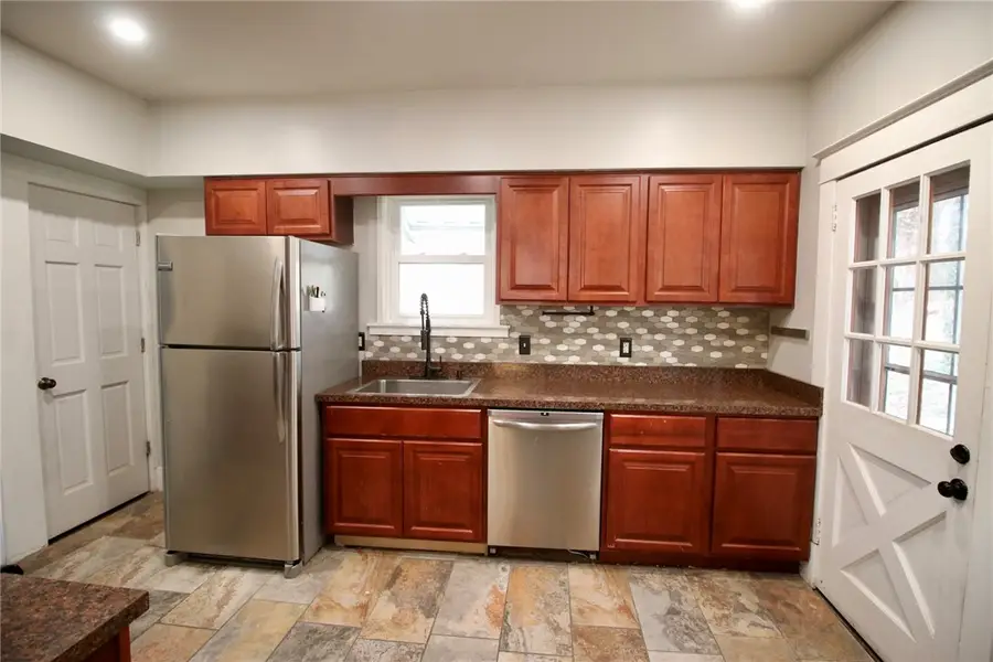 225 Harrison Ave, Jeannette, PA 15644 - Image #3