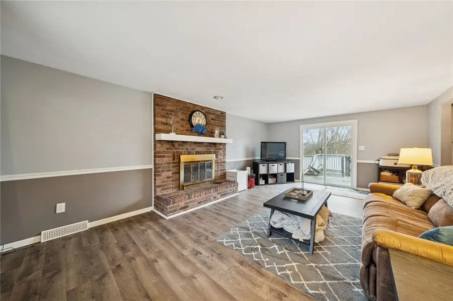 225 Lynn Ann Dr, Plum, PA 15068 - Image #3