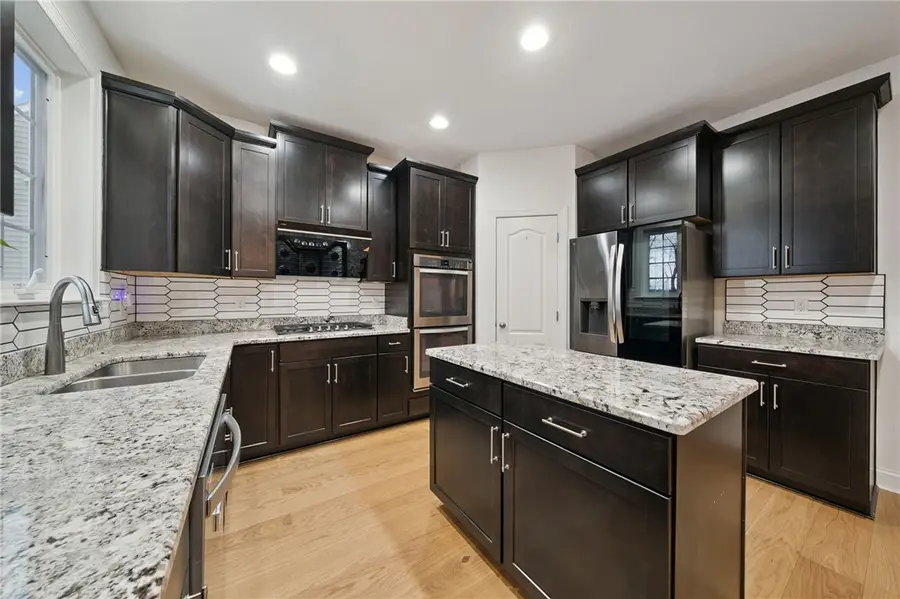 5600 Willow Terrace Dr, Bethel Park, PA 15102 - Image #2