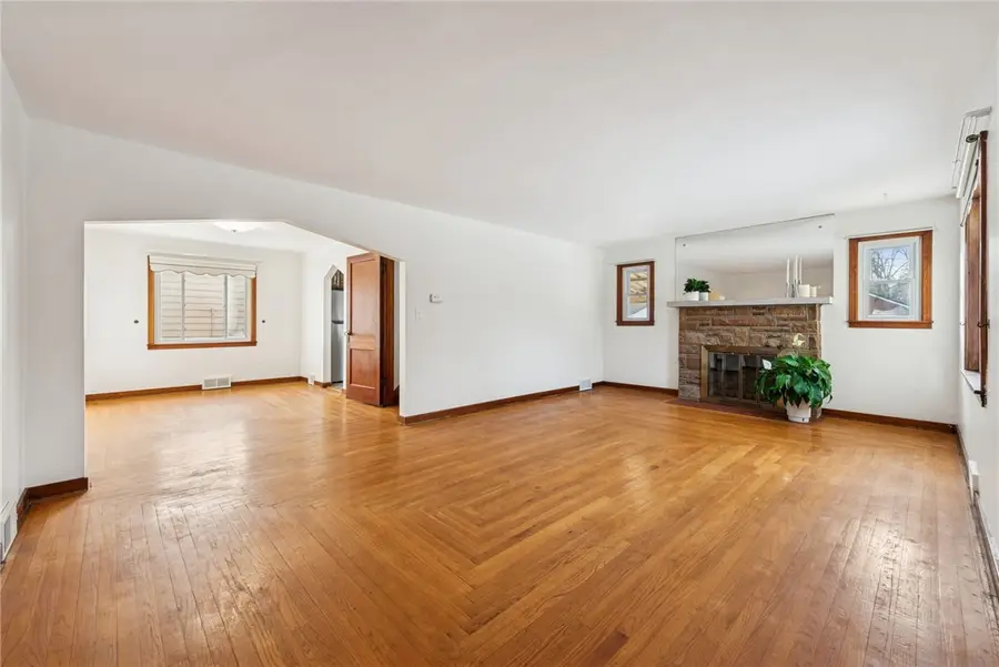 113 Oak Manor Drive, Natrona Heights, PA 15065 - Image #3