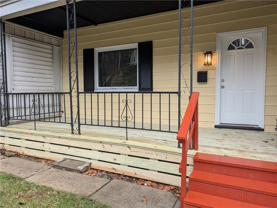 126 E Meyers St, Pittsburgh, PA 15210 - Image #2