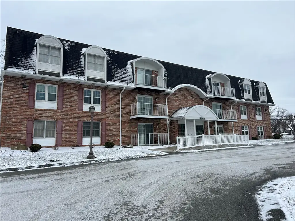 308 Clubhouse Dr, South Strabane Township, PA 15301 - Image #1