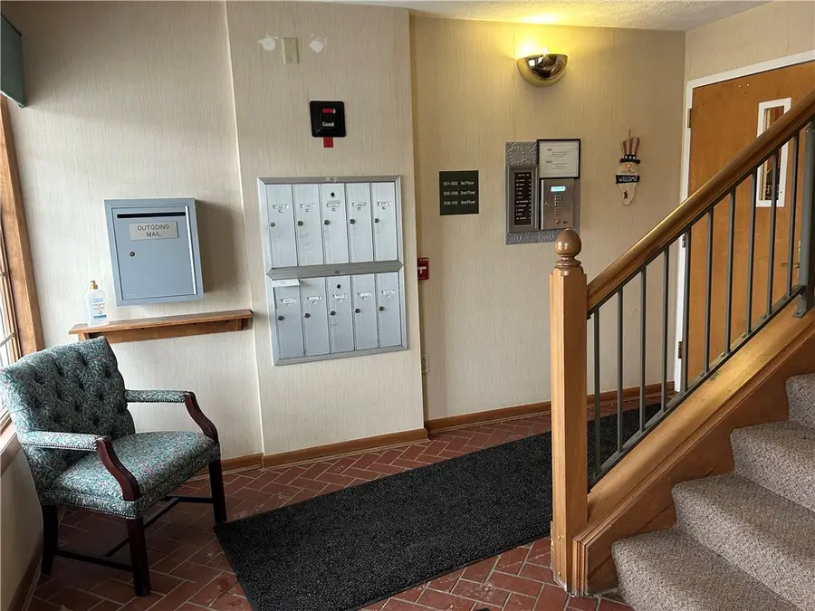 308 Clubhouse Dr, South Strabane Township, PA 15301 - Image #2