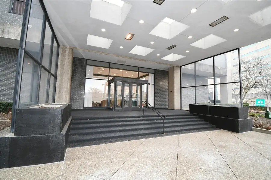 112 Washington Pl #2G, Pittsburgh, PA 15219 - Image #3