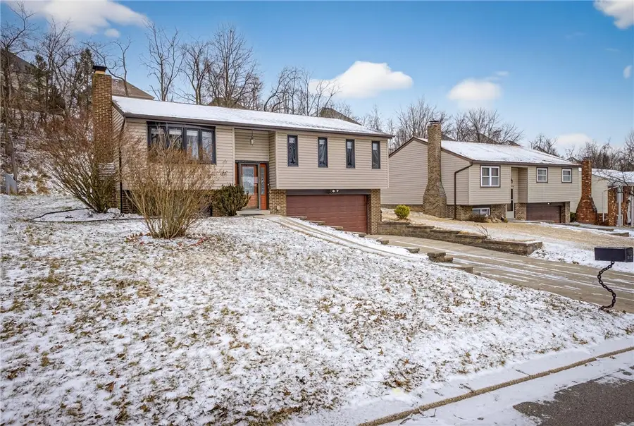 216 Manor Dr, Pleasant Hills, PA 15236 - Image #3