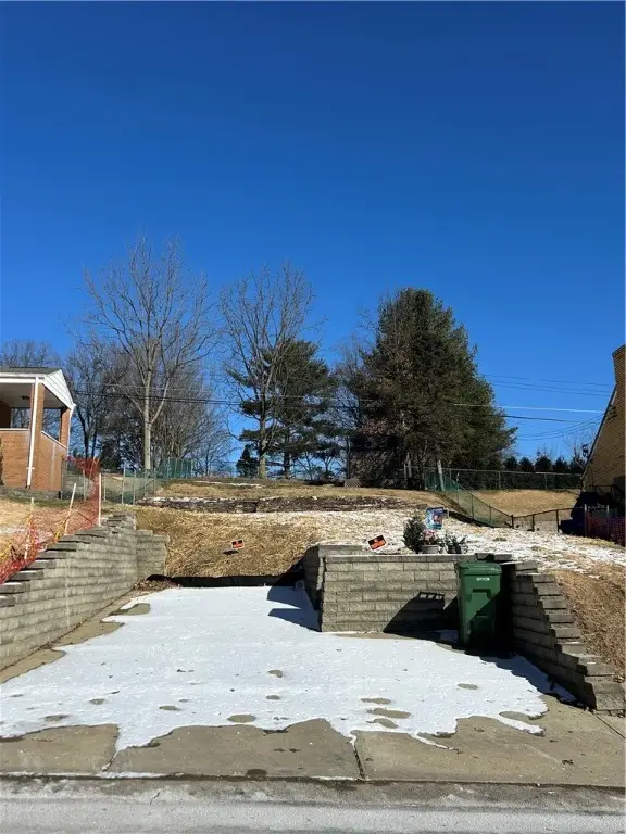 845 Corbett Dr, Castle Shannon, PA 15234 - Image #1