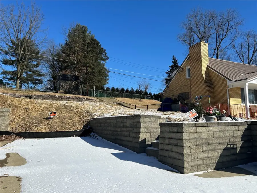 845 Corbett Dr, Castle Shannon, PA 15234 - Image #3