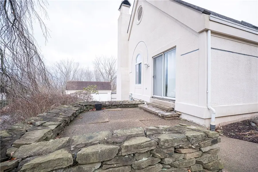 15 Ridgemead Fields Dr, Plum, PA 15147 - Image #2