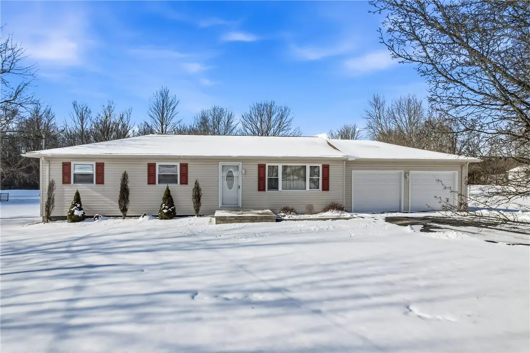 733 Greenfield Rd, Lackawannock, PA 16137 - Image #1