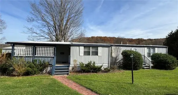 428 Meadows Dr, Washington Twp, PA 15613
