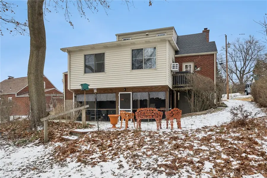 31 Locust Ln, Upper Saint Clair, PA 15241 - Image #2