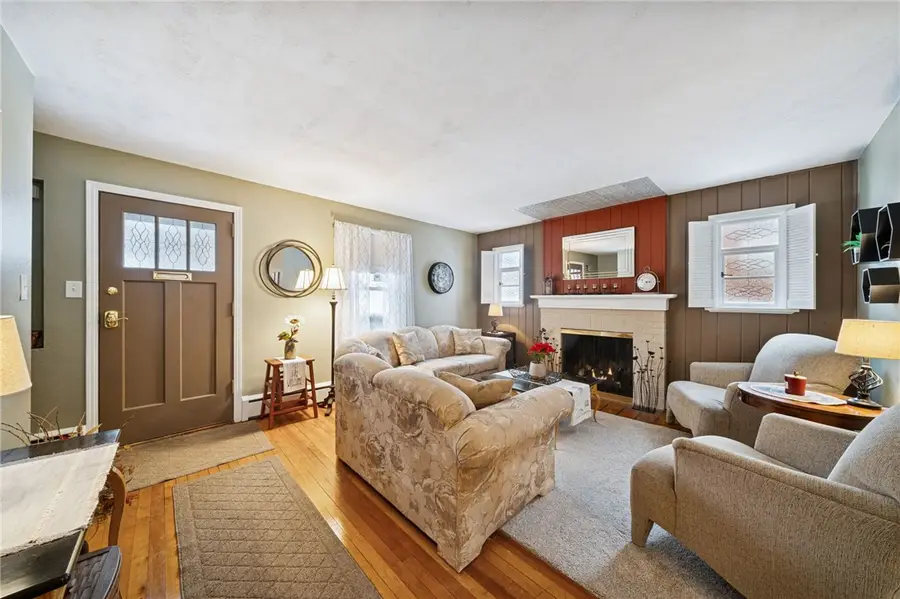 31 Locust Ln, Upper Saint Clair, PA 15241 - Image #3