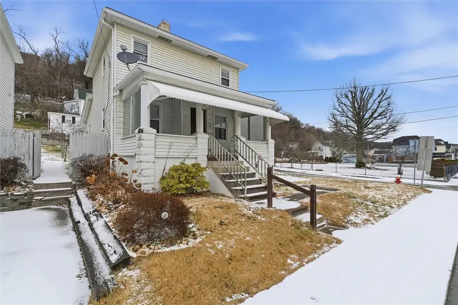 702 Mckinley Ave, East Vandergrift, PA 15629 - Image #2