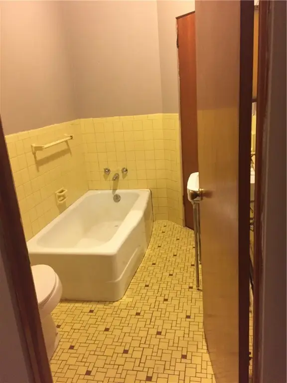 110 N 4th St, Youngwood, PA 15697 - Image #2