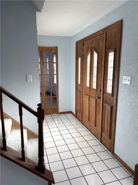 1677 Hathaway Lane, Upper Saint Clair, PA 15241 - Image #2