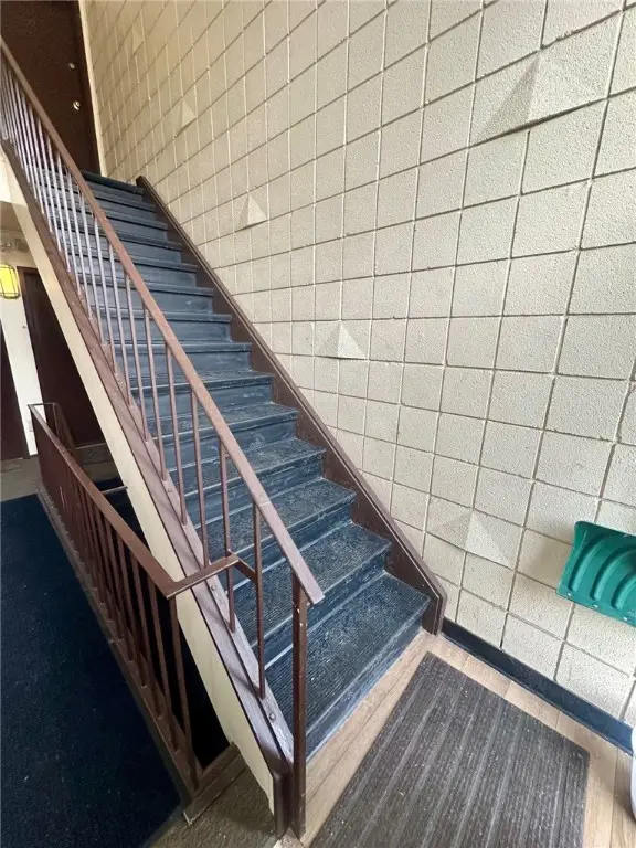 4078 Sanlin Drive, Coraopolis, PA 15108 - Image #2