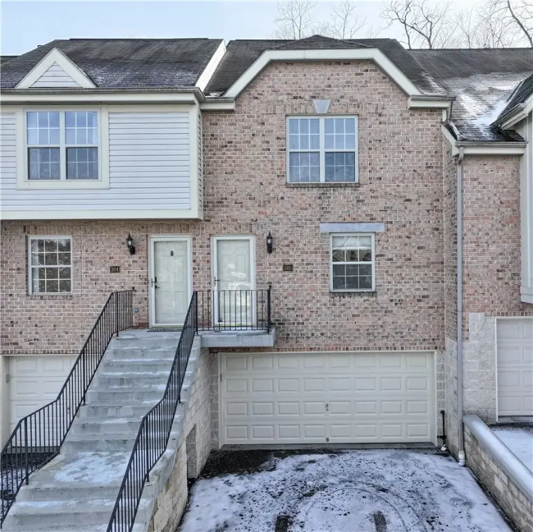 305 Berrington Ct, Bethel Park, PA 15102 - Image #1