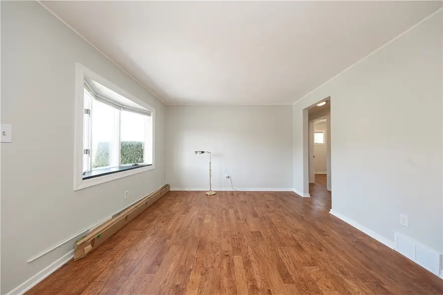 6356 Crestview Dr, South Park, PA 15129 - Image #2