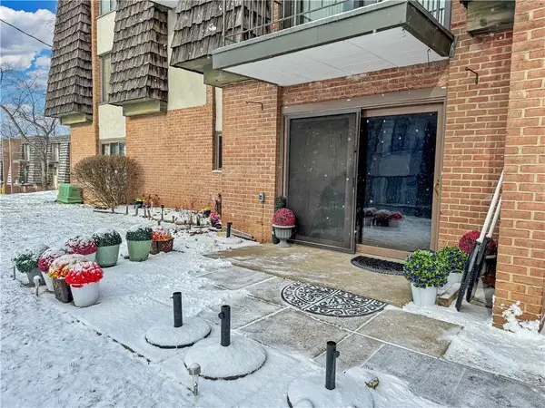 314 Forest Green Dr, Moon/Crescent Twp, PA 15108