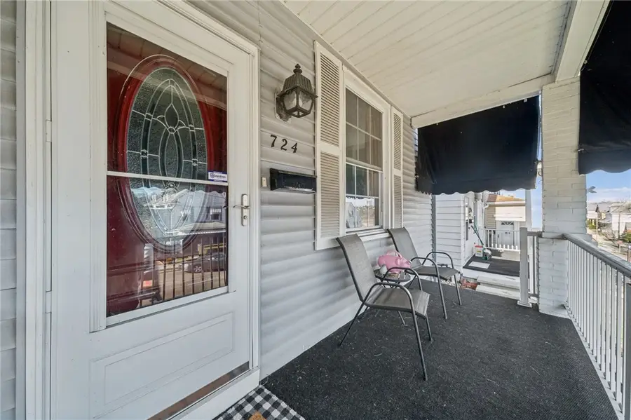 724 Sidney St, Greensburg, PA 15601 - #2