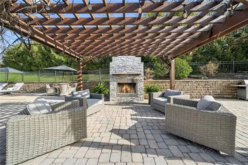 137 Eastwood Court, White, PA 15701 - Image #3