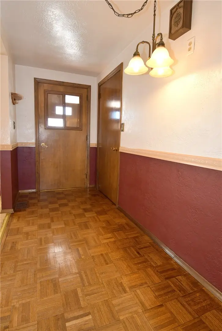 309 Holly Hill Dr, Ross Township, PA 15237 - #2