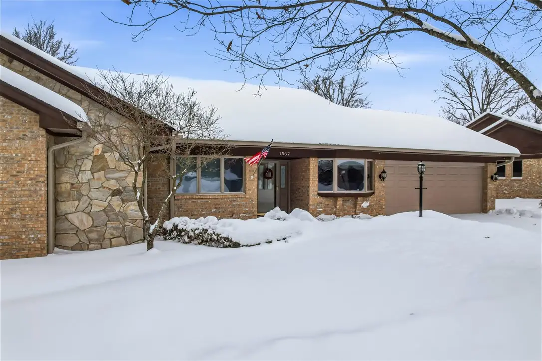 1567 Juniper Ct, Hermitage, PA 16148 - Image #1