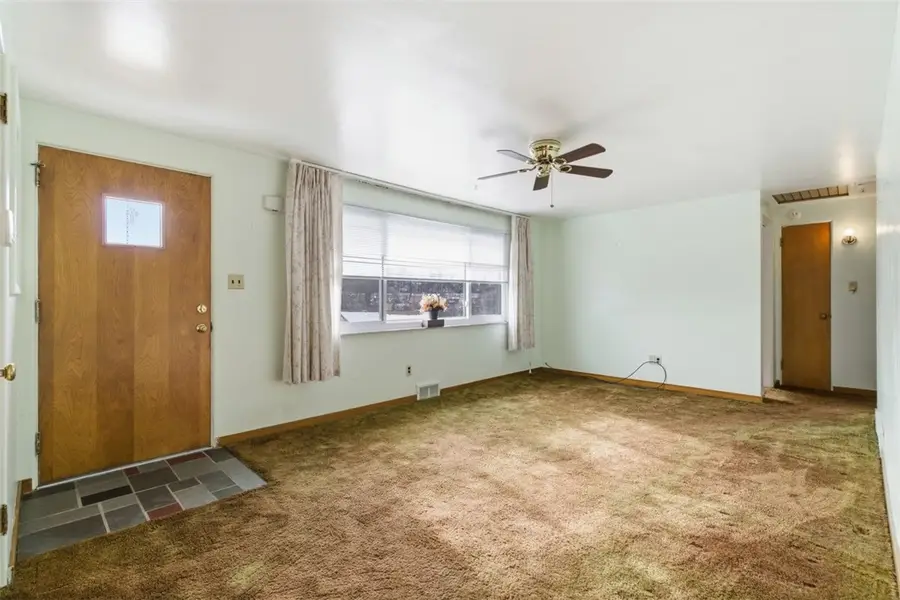 1241 Pleasantvue Dr, Pittsburgh, PA 15227 - Image #3