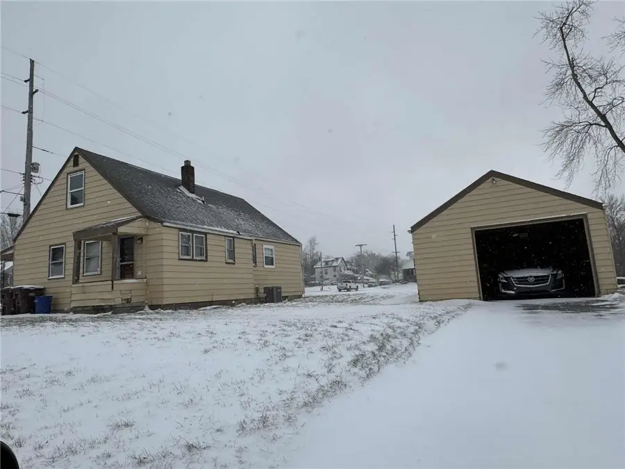 816 Indiana Ave, Farrell, PA 16121 - Image #2