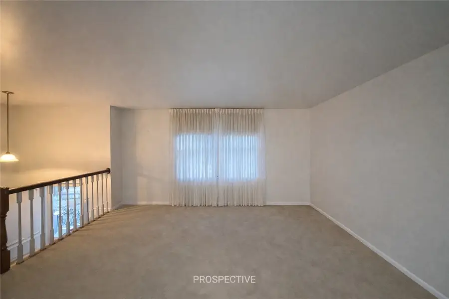 122 Crestwood Dr, Shaler, PA 15209 - #2