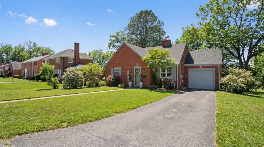 376 Mcclellan Dr, Pleasant Hills, PA 15236 - Image #3